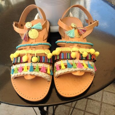 -boho-chic-xeiropoihta-dermatina-sandalia