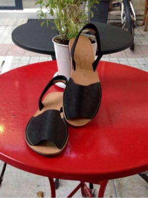 -dematino-xeiropoihto-mauro-sandali (1)