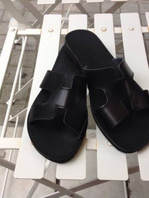 -dermatinh-xeiropoihth-maurh-pantofla-h (1)