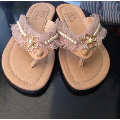 -dermatinh-xeiropoihth-sagionara-moka-dantela-perles-xruso-louloudi