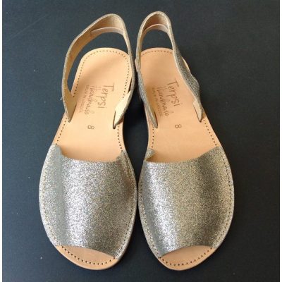 -dermatino-sandali-me-gkliter-derma