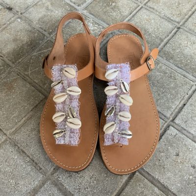 -dermatino-sandali-t-me-koxulia-leukh-dantela-krustalla-xeiropoihto