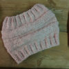 -xeiropoihtos-plektos-laimos-se-roz-nude-handmade-knitted-scarf-pink
