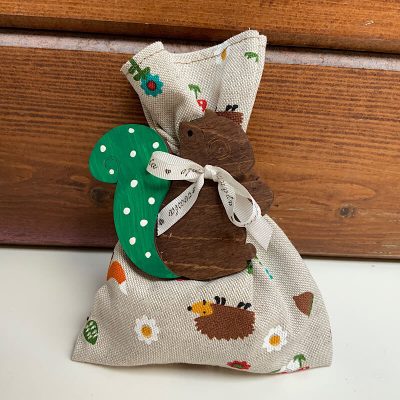 Μπομπονιέρα βάπτισης πουκγί με μαγνητάκι σκίουρο