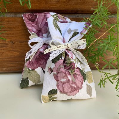 Μπομπονιέρα πουγκί φλοράλ