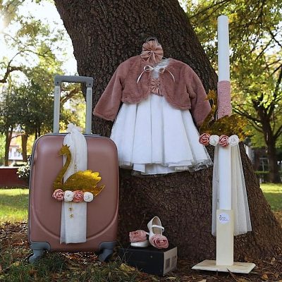 Βαπτιστικό πακέτο προσφοράς με χρυσό plexi glass κύκνο