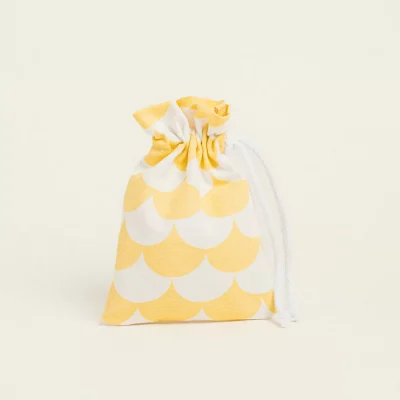 ΠΟΥΓΚΙ ΜΕ ΚΟΡΔΟΝΙ ΜΕ ΥΦΑΣΜΑ ΣΕ ΣΧΕΔΙΟ ΜΕ ΛΕΠΙΑ ΓΟΡΓΟΝΑΣ ΣΕ ΚΙΤΡΙΝΟ