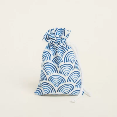 ΠΟΥΓΚΙ ΜΕ ΚΟΡΔΟΝΙ ΜΠΛΕ ΚΥΜΑΤΑ