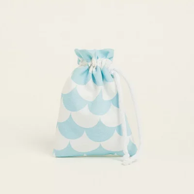 ΠΟΥΓΚΙ ΜΕ ΚΟΡΔΟΝΙ ΜΕ ΥΦΑΣΜΑ ΣΕ ΣΧΕΔΙΟ ΜΕ ΛΕΠΙΑ ΓΟΡΓΟΝΑΣ ΣΕ ΓΑΛΑΖΙΟ