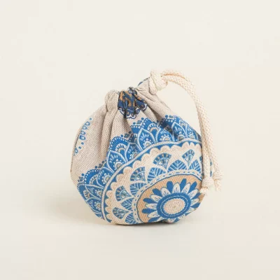 ΠΟΥΓΚΙ ΟΒΑΛ ΜΕ ΚΟΡΔΟΝΙ ΜΠΛΕ ΜΑΝΤΑΛΑ