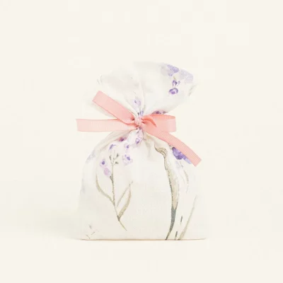 ΠΟΥΓΚΙ ΣΕ ΥΦΑΣΜΑ ΜΕ ΛΕΒΑΝΤΑ