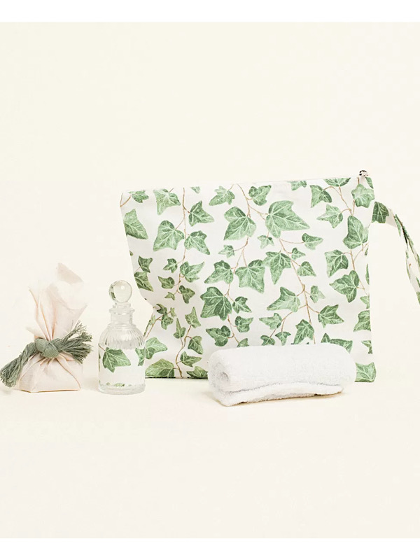 Πακέτο βάπτισης κισσός με όψη ακουαρέλας Πακέτο βάπτισης με κισσό σε όψη ακουαρέλας , ιδανικό και για αγόρι αλλά και για κορίτσι με κυλινδρικό σάκο για τα παιχνίδια