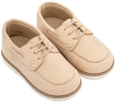 Δετό δερμάτινο μοκασίνι από δέρμα ναμπούκ με κορδόνι, σε μπεζ χρώμα.