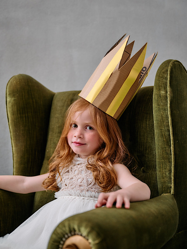 Η φυσική κομψότητα και η boho αισθητική συναντούν τη ρομαντική φινέτσα σε αυτό το ξεχωριστό βαπτιστικό φόρεμα σε απαλή ιβουάρ απόχρωση.